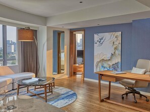 Premier Suite, 1 King Bed | 1 bedroom, hypo-allergenic bedding, in-room safe, desk