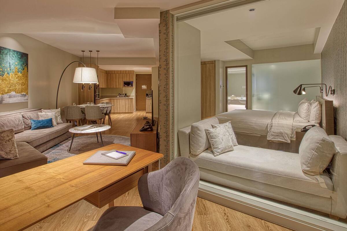 Superior Suite, 1 King Bed, Bathtub | Hypo-allergenic bedding available, in-room safe, desk, blackout drapes