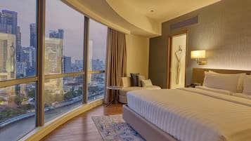 Premier Suite, 1 King Bed, Bathtub