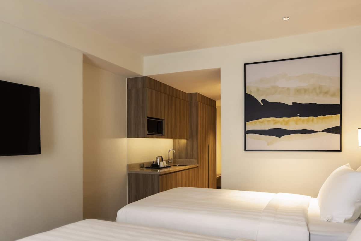 Habitación estándar con 2 camas individuales, 2 camas individuales, vista a la ciudad | Ropa de cama hipoalergénica y caja de seguridad en la habitación