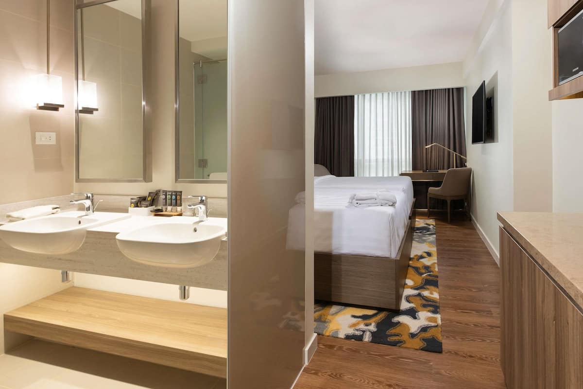 Standard Twin Room, 2 Single Beds, City View | 1 bedroom, hypo-allergenic bedding, in-room safe, desk