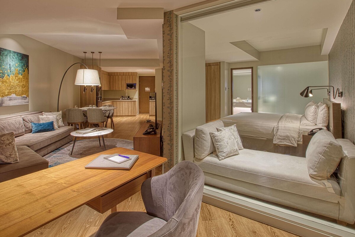 Superior Suite, 1 King Bed, Bathtub | Hypo-allergenic bedding available, in-room safe, desk, blackout drapes