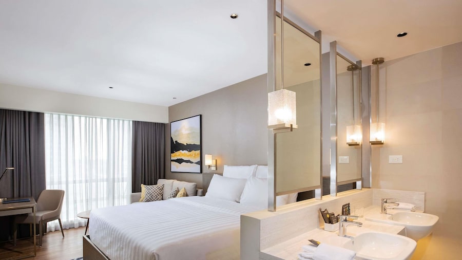 Novotel Suites Manila at Acqua