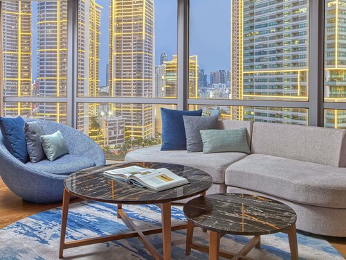 Novotel Suites Manila at Acqua