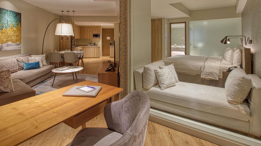Novotel Suites Manila at Acqua