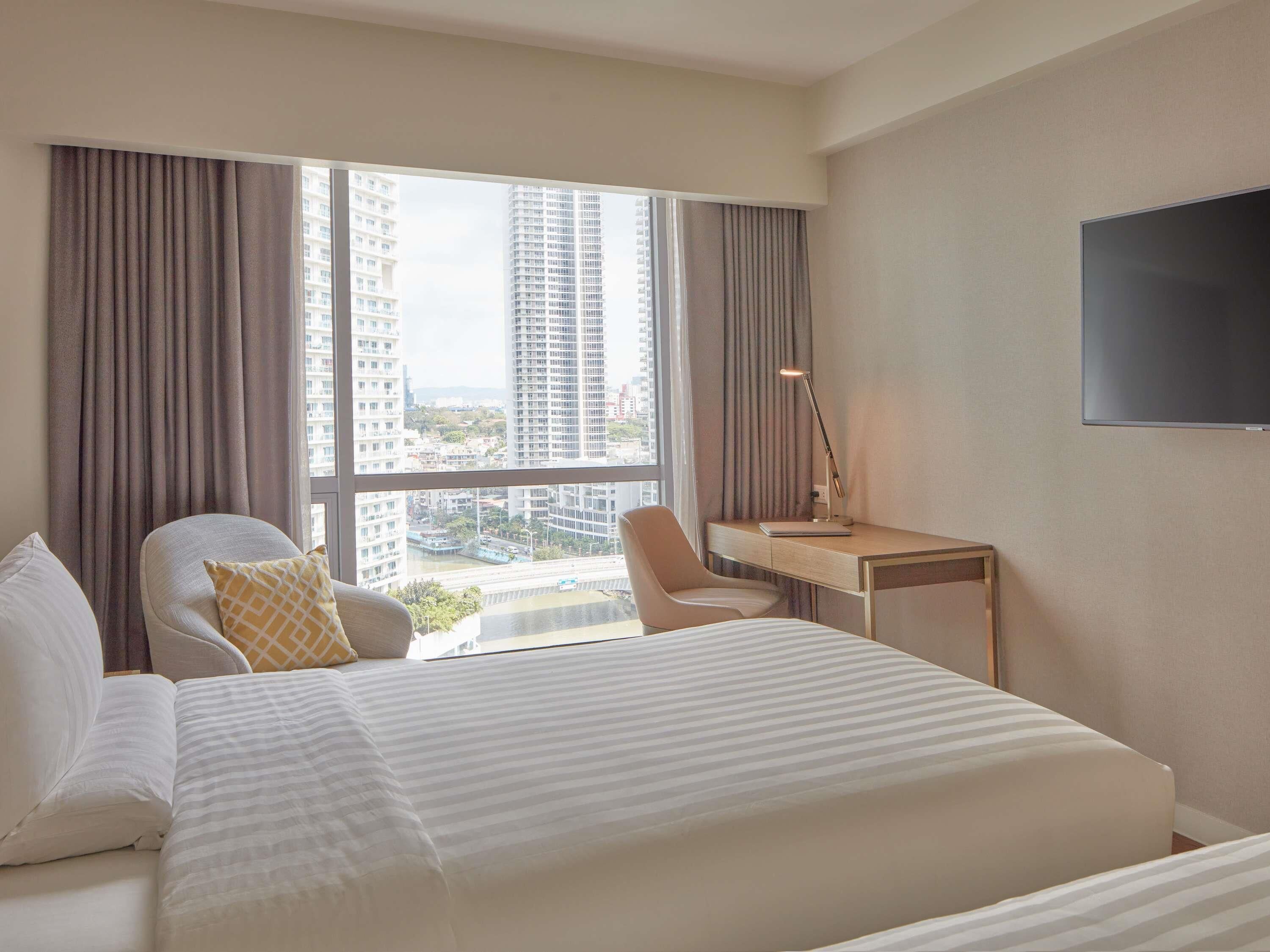 Standard Twin Room, 2 Twin Beds, River View | Hypo-allergenic bedding, in-room safe, desk, blackout drapes