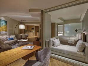 Suite superior, 1 cama King size, tina | Ropa de cama hipoalergénica y caja de seguridad en la habitación 