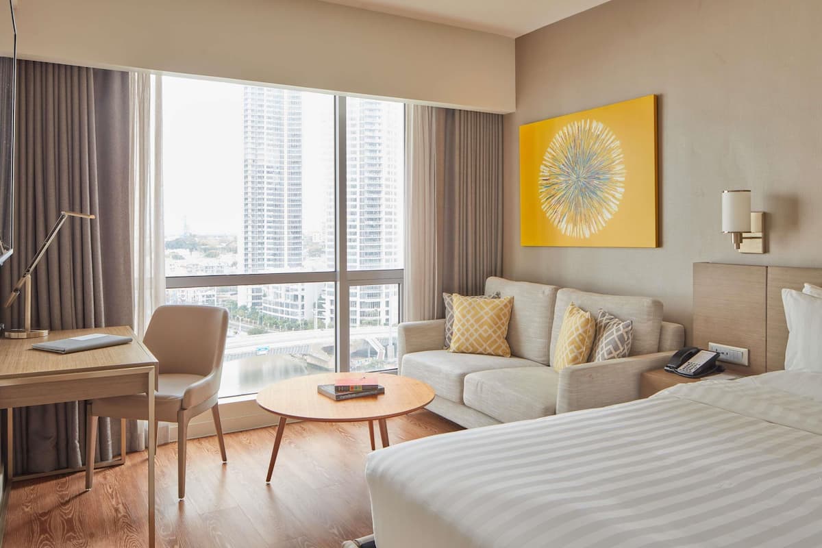 Standard Room, 1 King Bed , River View | 1 quarto, roupas de cama antialérgicas, cofres nos quartos, escrivaninha