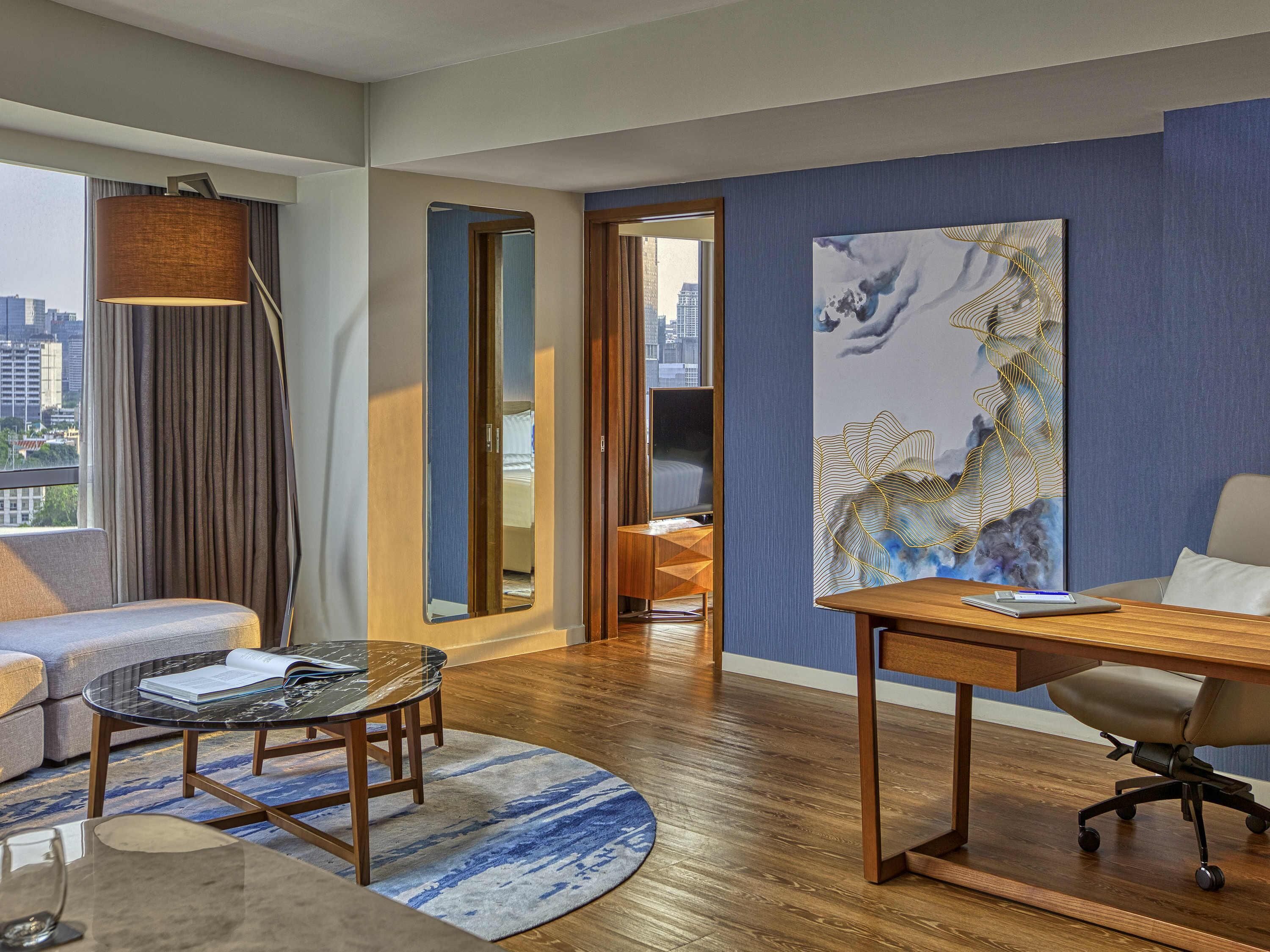 Hypo-allergenic bedding, in-room safe, desk, blackout drapes