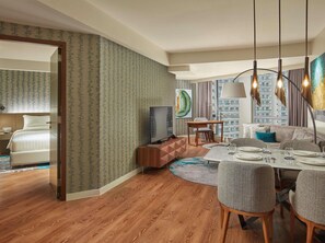 Superior Suite, 1 King Bed, Bathtub | 1 bedroom, hypo-allergenic bedding, in-room safe, desk