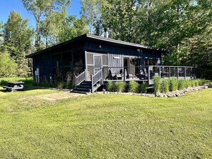 Exterior - Charming Vintage 1950's Cottage (La Pointe)