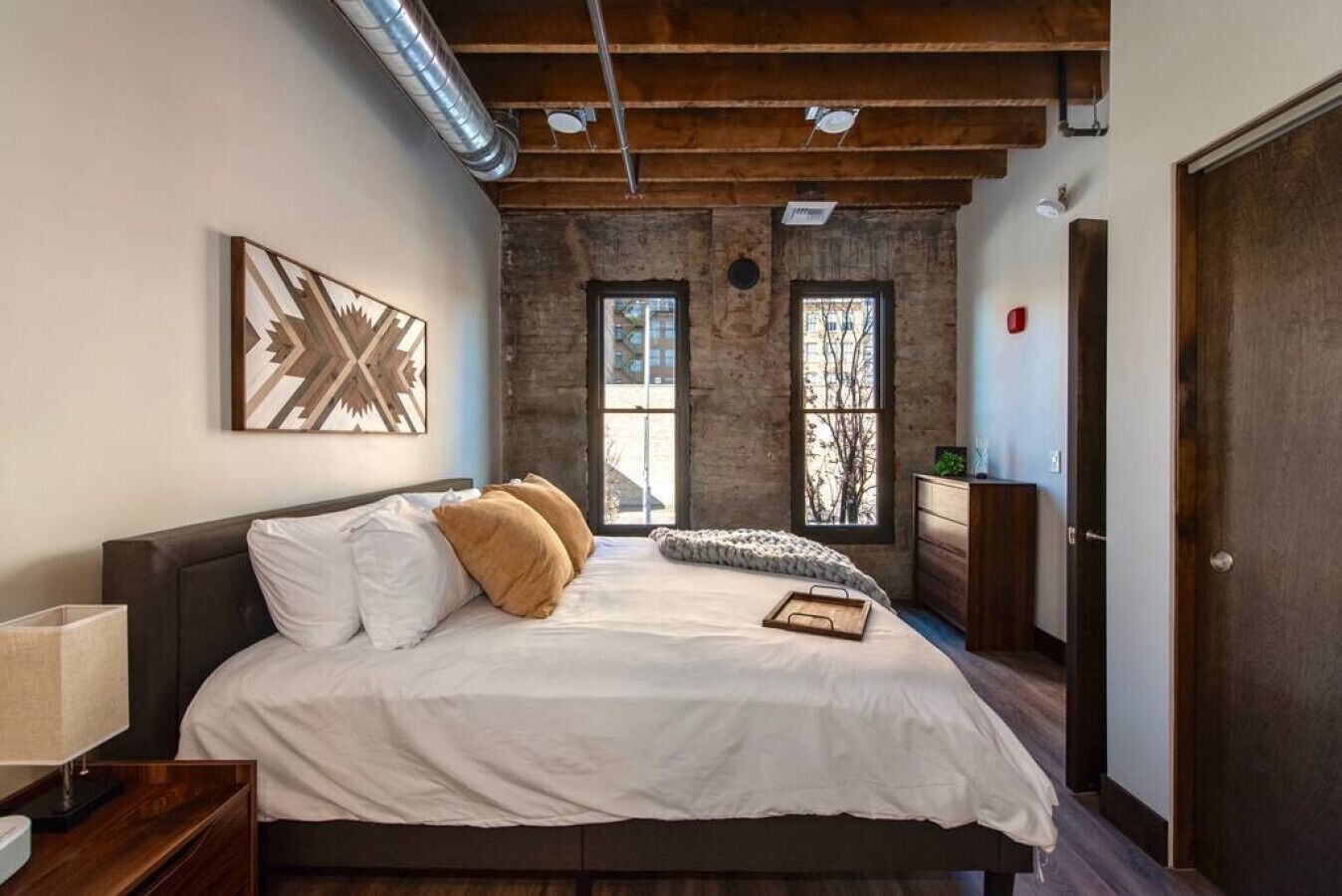 2 habitaciones, escritorio, tabla de planchar con plancha y wifi 