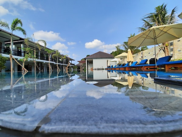 Poolside bar - Suoi May Garden Resort (Phu Quoc)