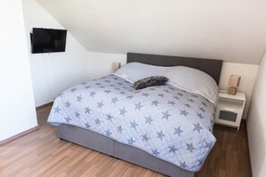 2 chambres, fer et planche à repasser, Wi-Fi gratuit, draps fournis