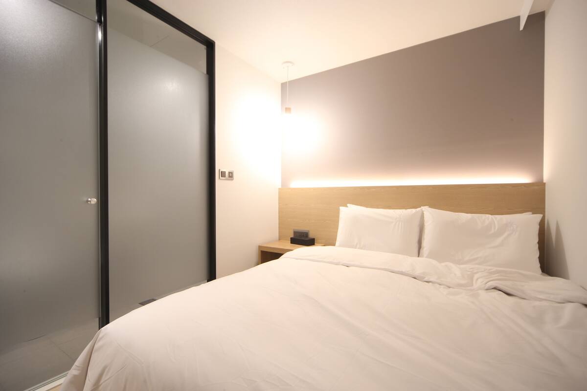 Individually decorated, individually furnished, soundproofing