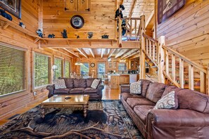 Smart TV, fireplace, DVD player, video library - True log cabin! Two Masters, Hot tub, Wi-Fi, Views, Fishing, Wi-Fi & Easy Roads! (Sevierville)