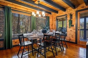 Dining - Modern Log Cabin - Two Masters, Hot tub, Wi-Fi, Views, Fishing, and Easy Roads! (Sevierville)