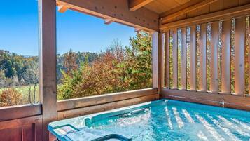 Tina de hidromasaje al aire libre