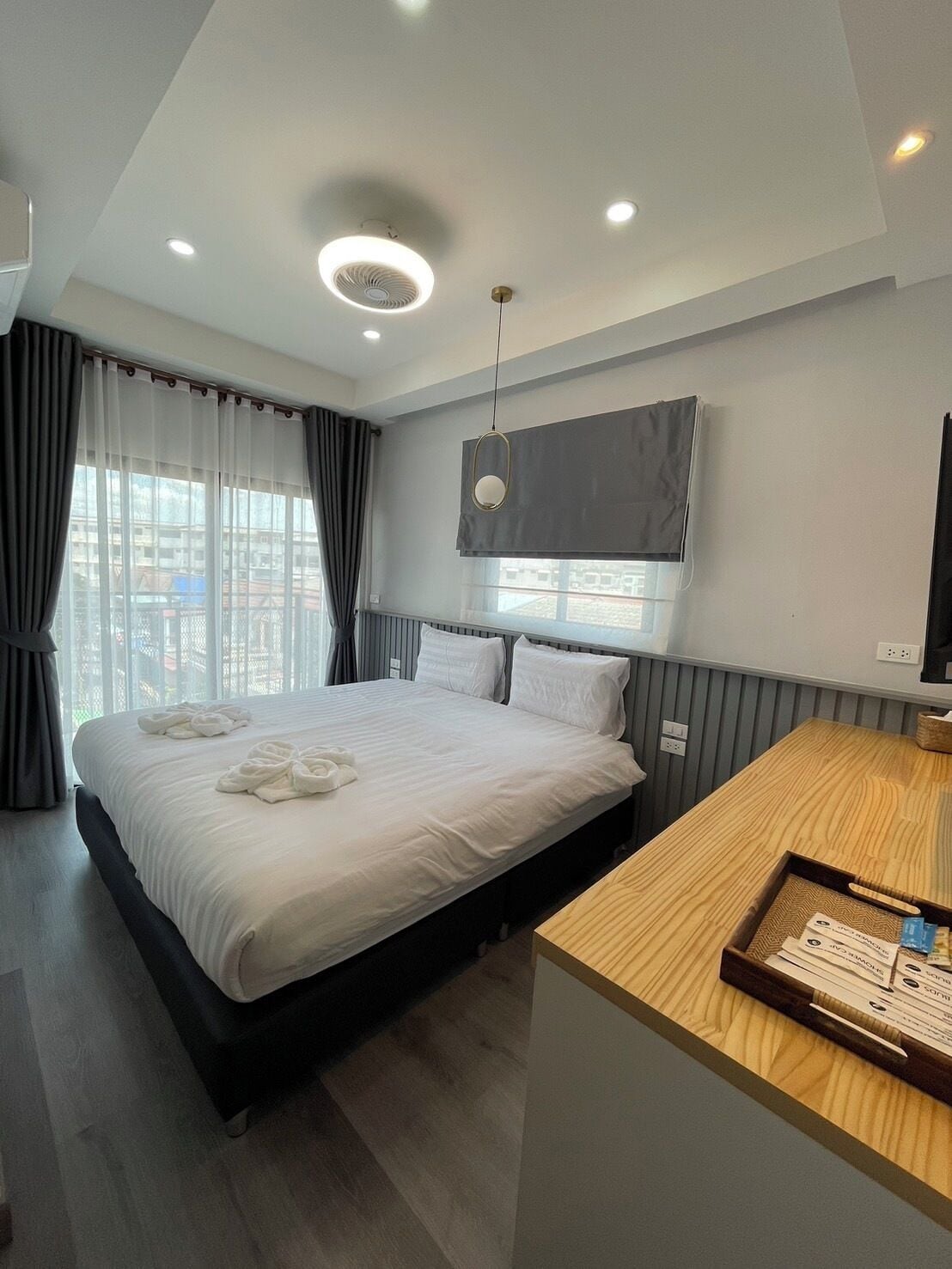 Luxury Studio Suite, 1 Bedroom, Non Smoking | Premium bedding, individually decorated, desk, laptop workspace