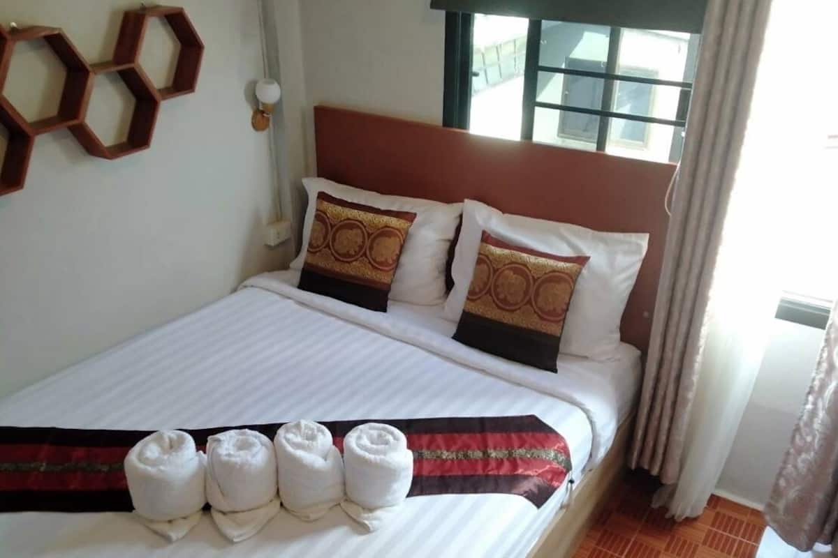 Premium bedding, individually decorated, desk, laptop workspace