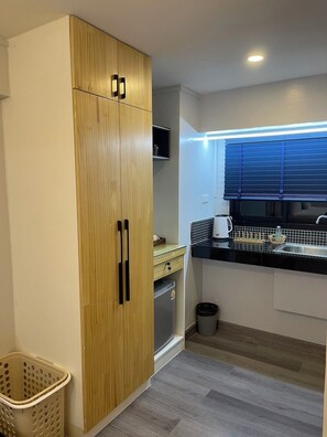 Luxury Triple Room, 1 Bedroom, Non Smoking, Kitchenette - Acozyposhtel (Bangkok)