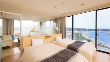 Peti besi dalam bilik, dihias secara berasingan