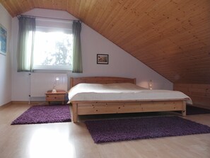2 Schlafzimmer, Reisekinderbett, WLAN