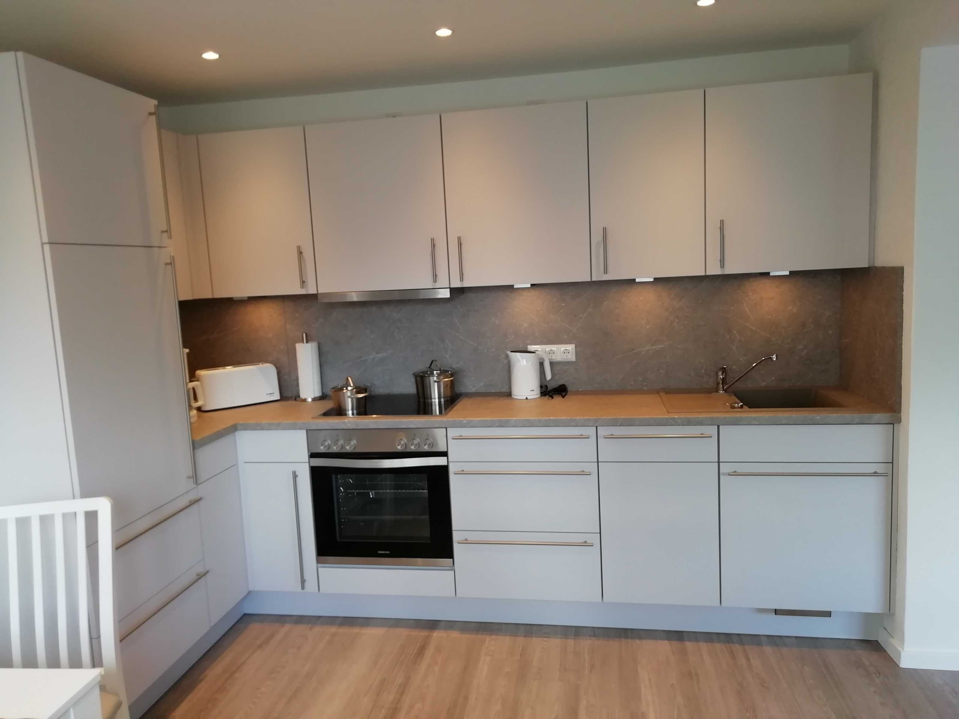 Fridge, oven, dishwasher, coffee/tea maker