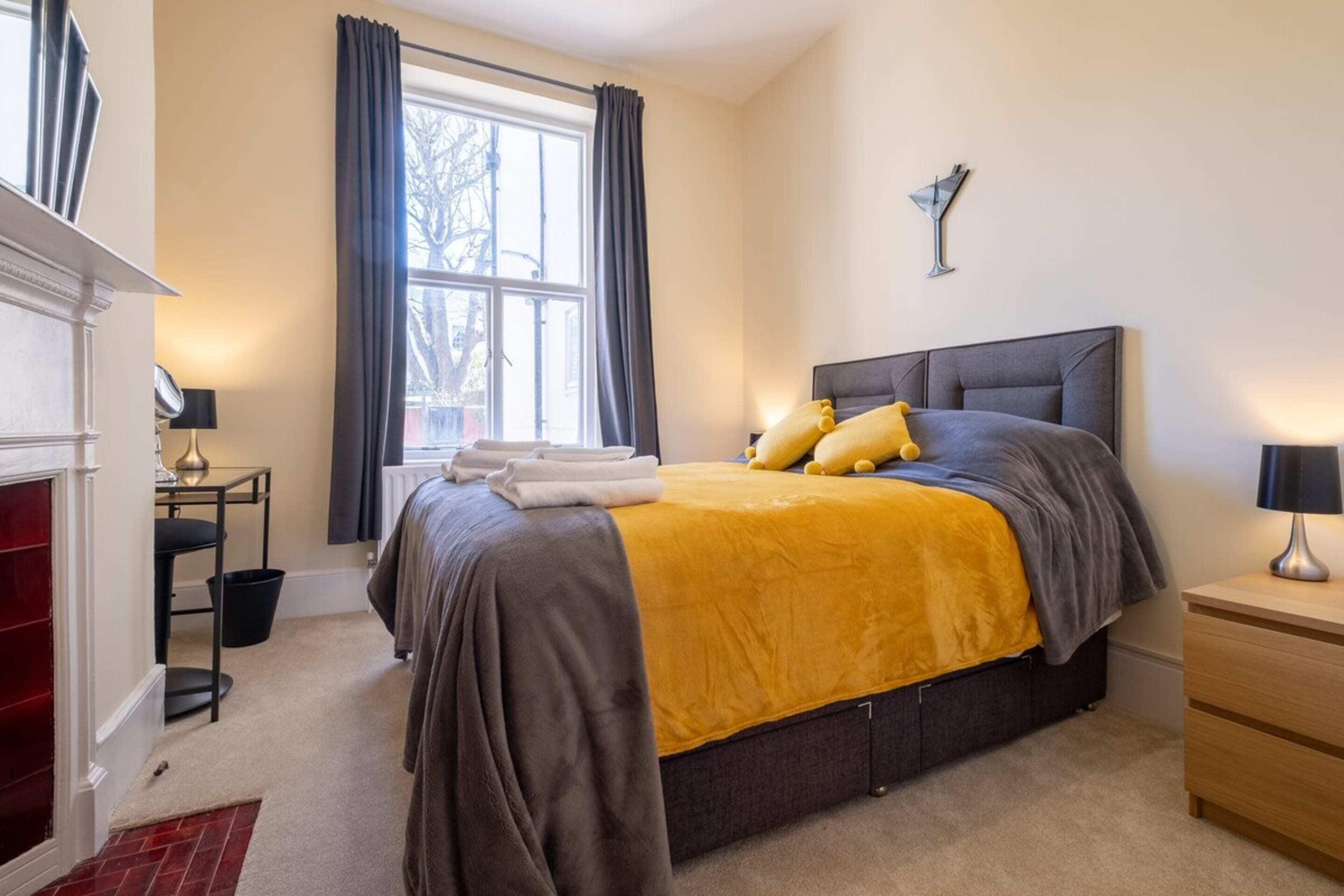 Bright City Centre Flat With Sea 2 Mins Away