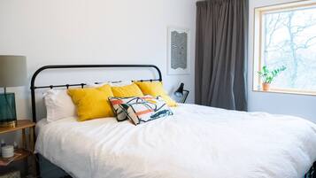 3 bedrooms, bed sheets