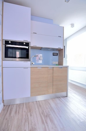 Apartment | Private kitchenette | Fridge, oven, dishwasher, electric kettle