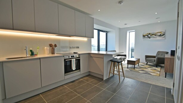 Fridge, oven, stovetop, dishwasher - Modern 2 Bedroom Apartment in Green Gate (Salford)