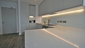 Fridge, oven, stovetop, dishwasher - Modern 2 Bedroom Apartment in Green Gate (Salford)