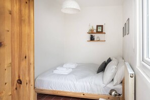 1 bedroom, bed sheets - Bright and Cosy 1 Bedroom Flat Close To Marina (Brighton)