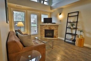 Télévision, cheminée