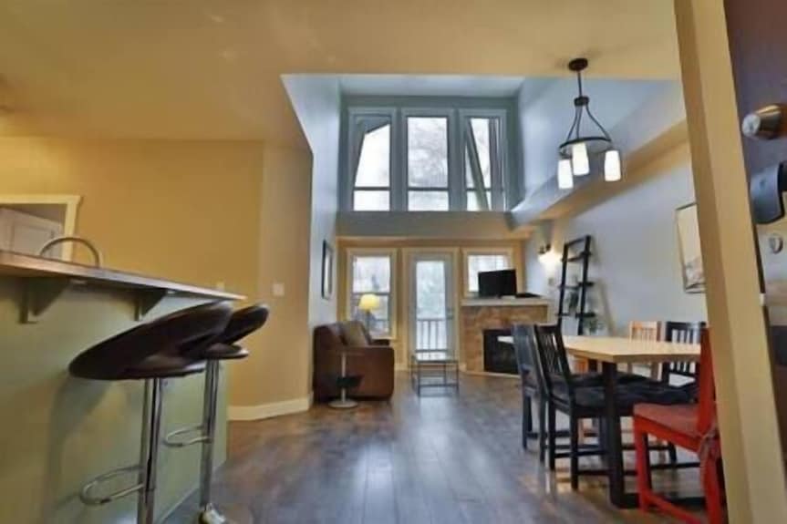 Huge Penthouse / 4-story Views / Hot Tub - Fernie