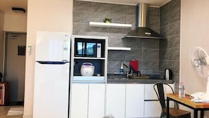 Makan di kamar