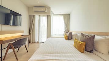 Grand Deluxe | In-room safe, desk, free WiFi