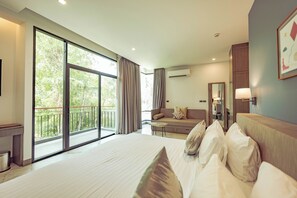 Corner Room | セーフティボックス (室内)、デスク、WiFi (無料)