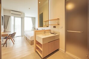 Grand Deluxe | In-room safe, desk, free WiFi - Grand Sappaya Hotel by Lotus Valley Golf (Bang Nam Prieo)