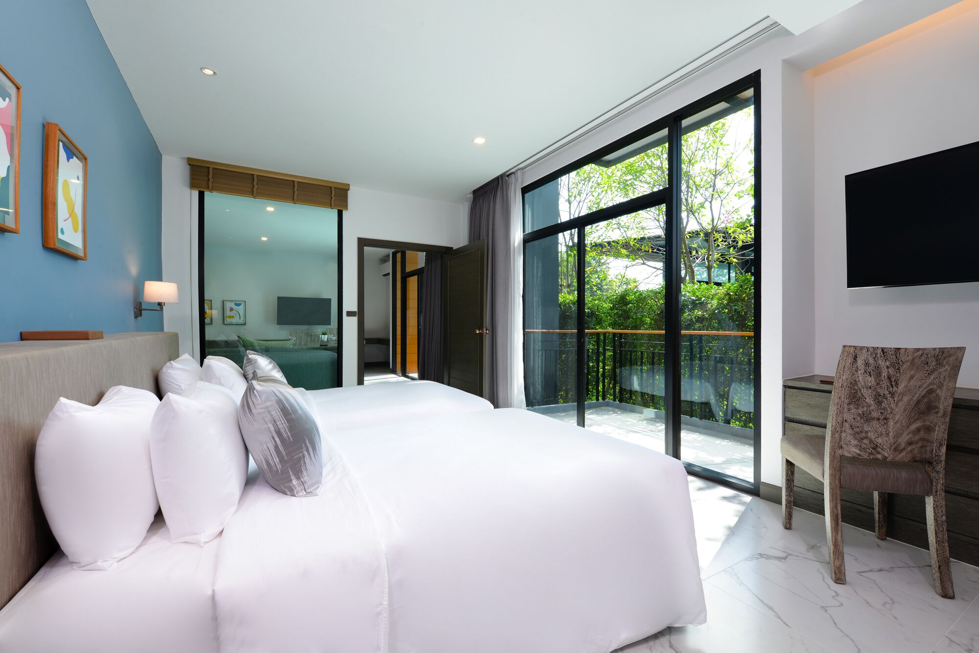 Suite | 客房內保險箱、書桌、免費無線上網