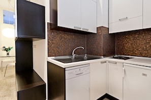Geladeira, cooktop, lava-louças, cafeteira/chaleira