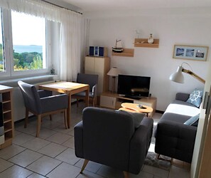 Unclassified image, 4 of 6, button