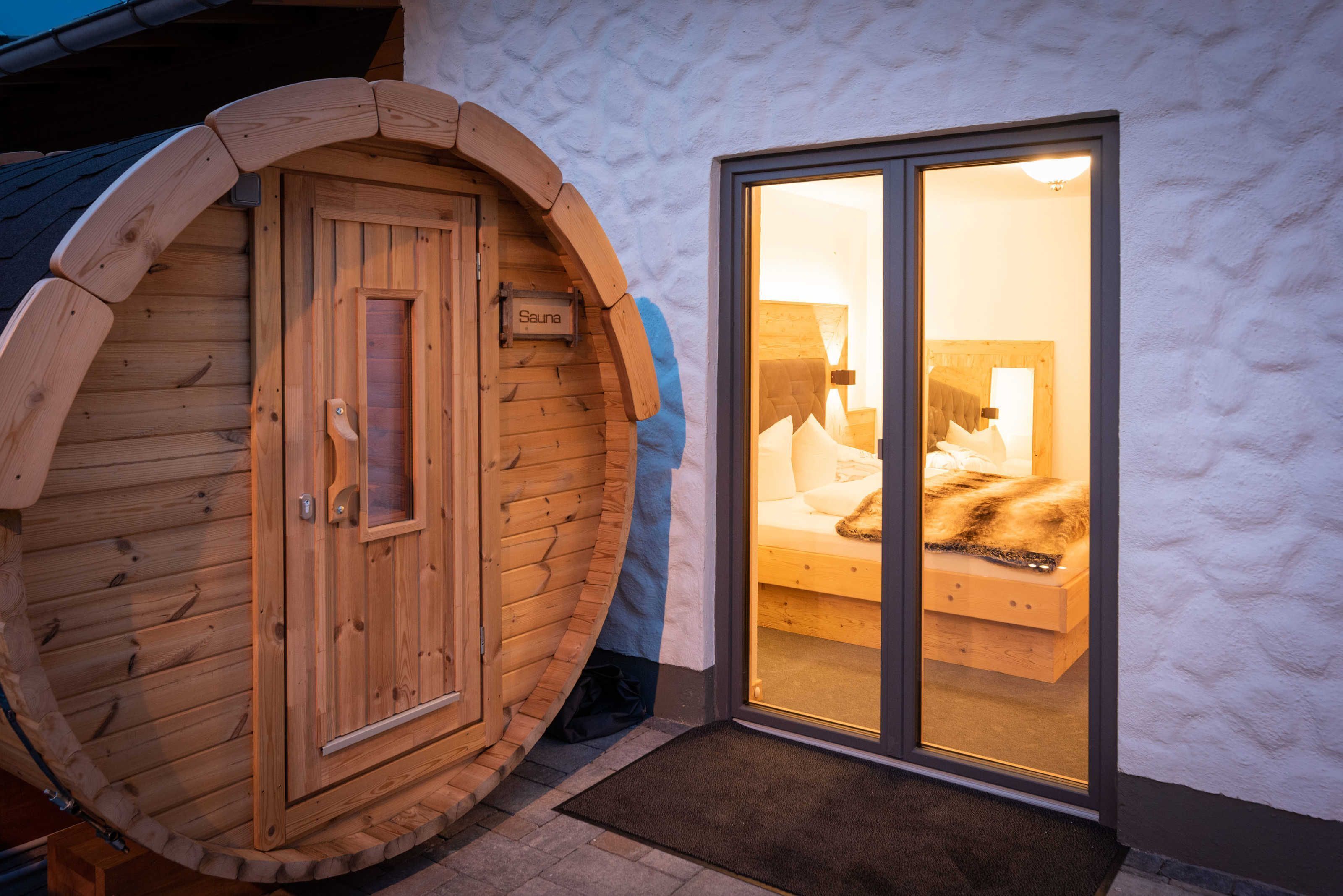 2 多间卧室、客房内保险箱、旅行婴儿床、WiFi