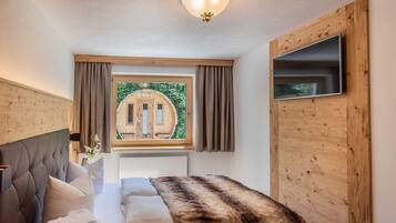 2 habitaciones, caja de seguridad en la habitación y cuna de viaje