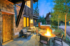 Terrace/patio - Paradise at Shock Hill - Unrivaled views, Gondola access & Private Hot Tub (Breckenridge)