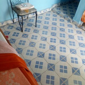 Single Room | Desk, free WiFi, bed sheets - Hapo Lodge - Adults Only (Gilgil)