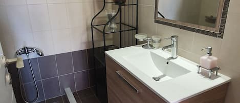 Apartment | Bathroom shower