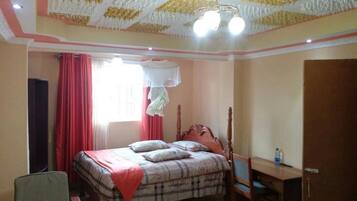 Executive Room | Desk