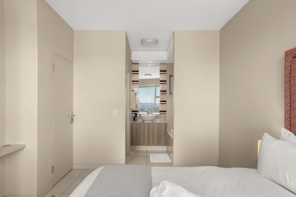 Easy Stay - The Tyrwhitt - Johannesburg
